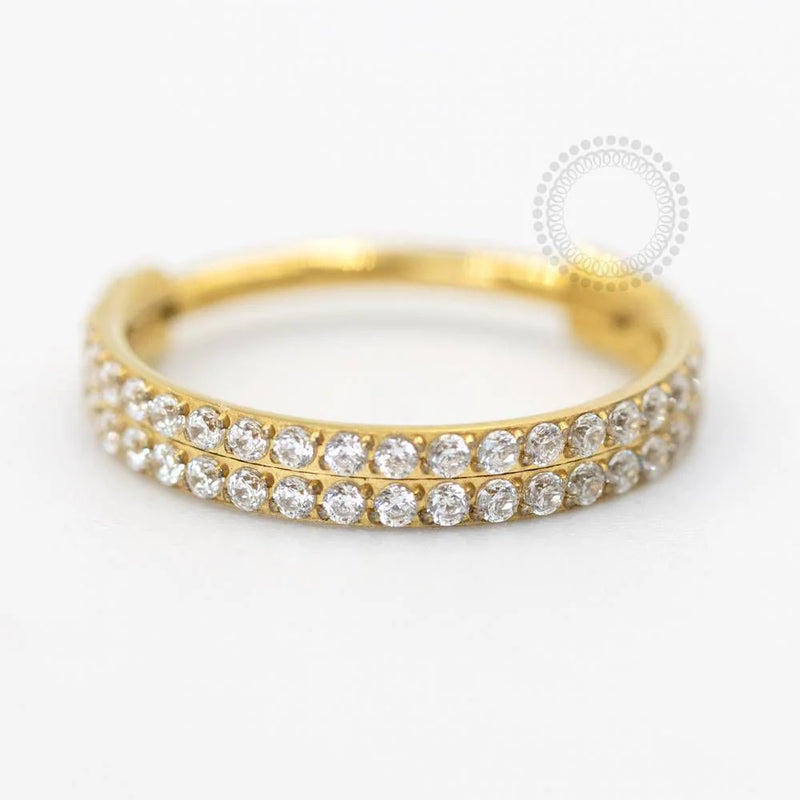 TN27 Segmento Cravejado Double Brilliant PVD Gold Titânio