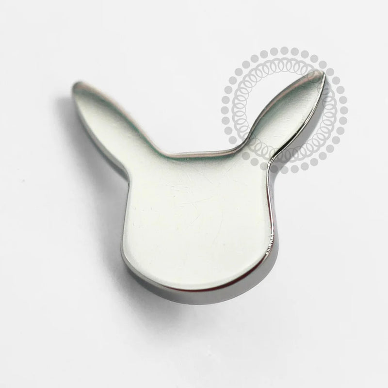 TN1592 Topo Umbreon Coleção Pokémon Titânio ASTM F-136